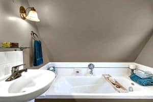 Stage bathroom by seattle staged to sell