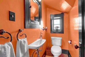 tips on choosing bold colors for small rooms