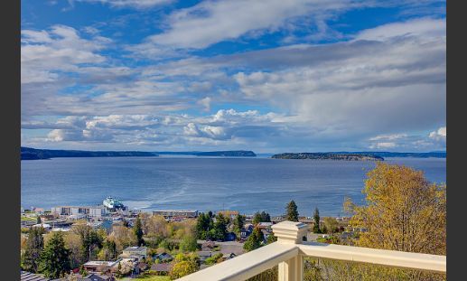 Mulkilteo home on Loveland Ave Staged Mulkilteo home on Loveland Ave Staged by Seattle Staged to Sell