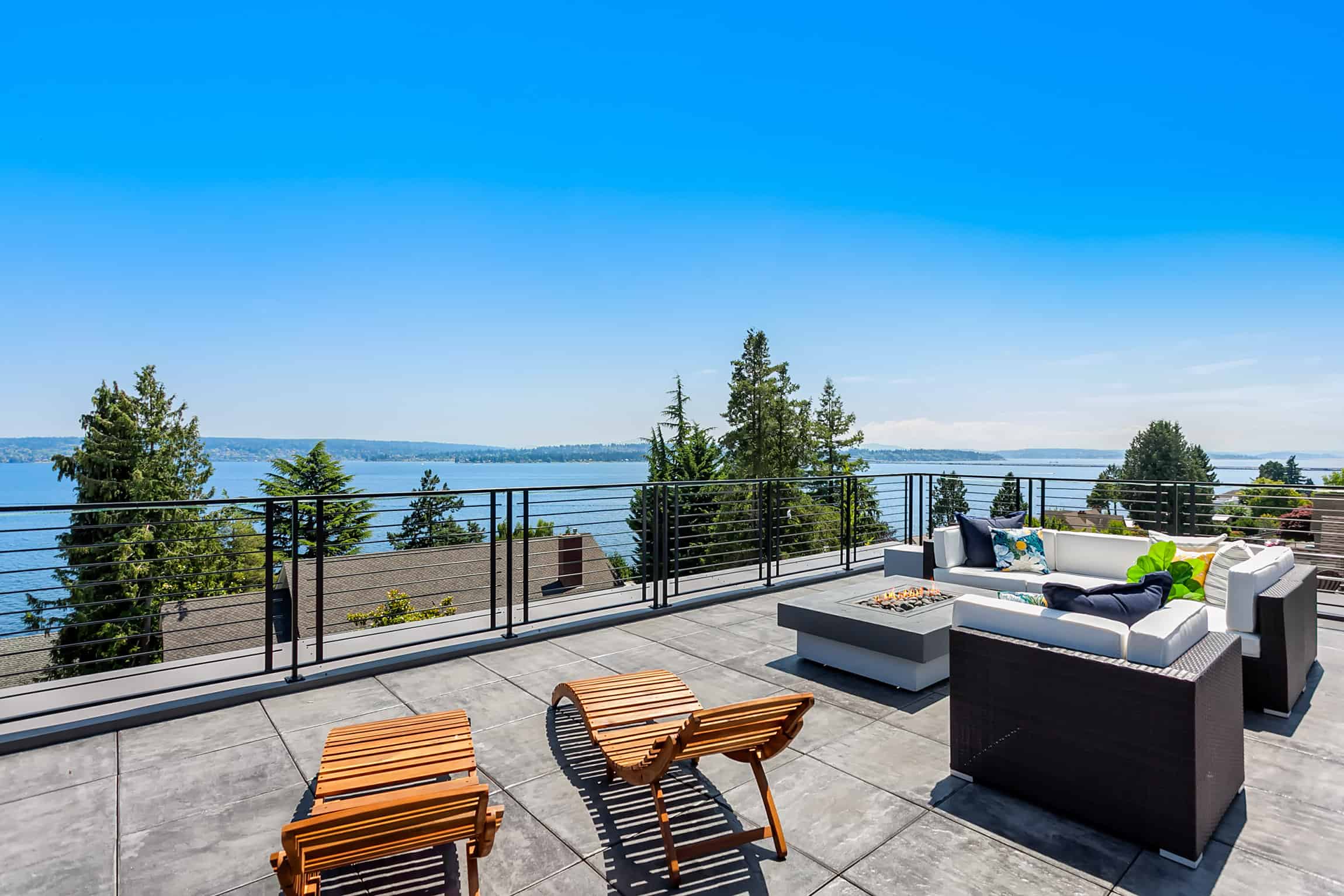 Modern Laurelhurst Home Seattle Staging Outdoor Deck