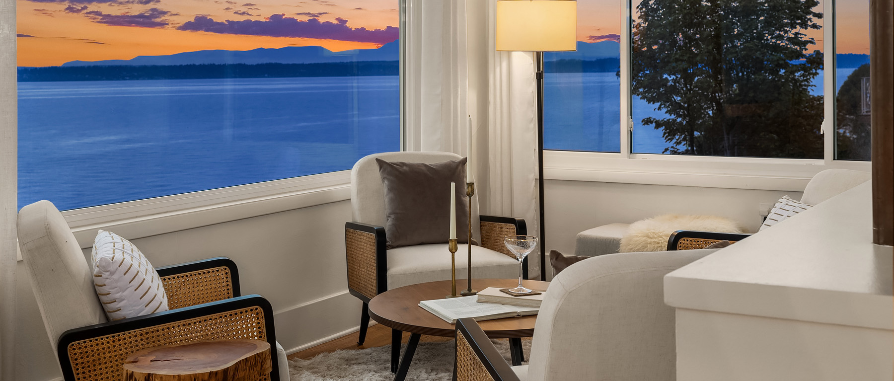 Magnolia Luxury Home with water views home staging